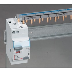 411632 Interrupteur différentiel DX3 2P 40A type AC 30mA arrivée haute + départ haut - 2 modules - Legrand