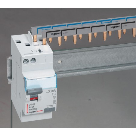 411632 Interrupteur différentiel DX3 2P 40A type AC 30mA arrivée haute + départ haut - 2 modules - Legrand