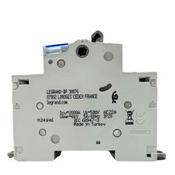 406481 Interrupteur sectionneur tétrapolaire 4P 400V - 63A - 4 modules - Bornes à vis Legrand DX³-IS