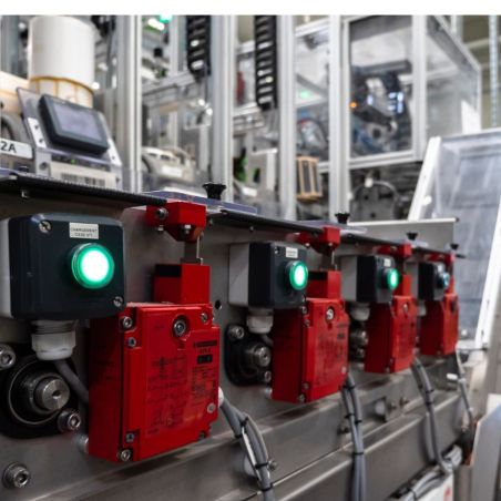 XB5AW34B5 Schneider - Harmony XB5 - bouton poussoir lumineux rouge Ø22 - impulsion - 24V - 1NO+1NF