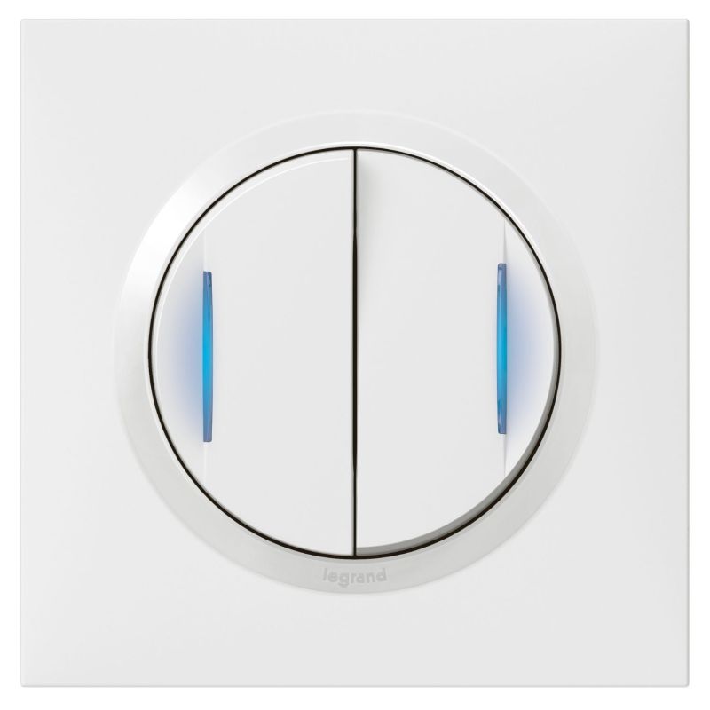 600730 Legrand - Dooxie One Transformeur 5 fonctions lumineux livré avec plaque carrée et griffes - Blanc