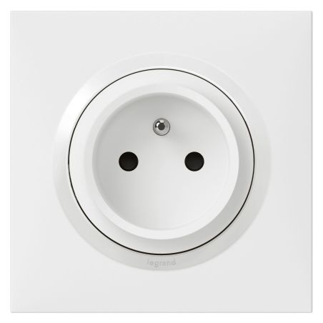 600728 Legrand - Dooxie One Prise de courant 2P+T easyréno faible profondeur 16A livrée avec plaque et griffes - Blanc