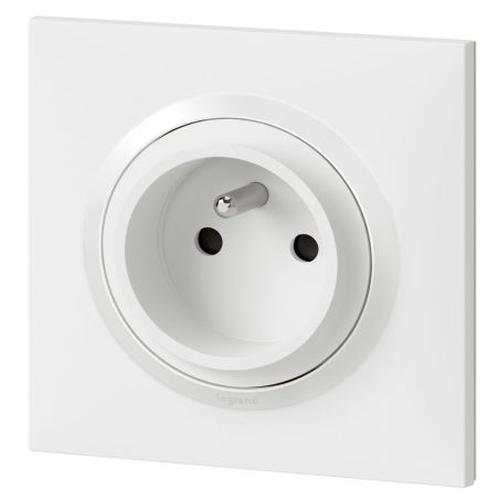 600728 Legrand - Dooxie One Prise de courant 2P+T easyréno faible profondeur 16A livrée avec plaque et griffes - Blanc