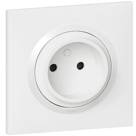 600734 Legrand - Dooxie One Prise de courant 2P à puits 16A livrée avec plaque et griffes - Blanc