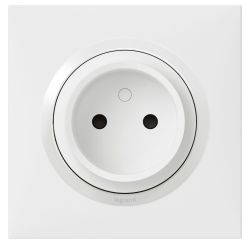 600734 Legrand - Dooxie One Prise de courant 2P à puits 16A livrée avec plaque et griffes - Blanc