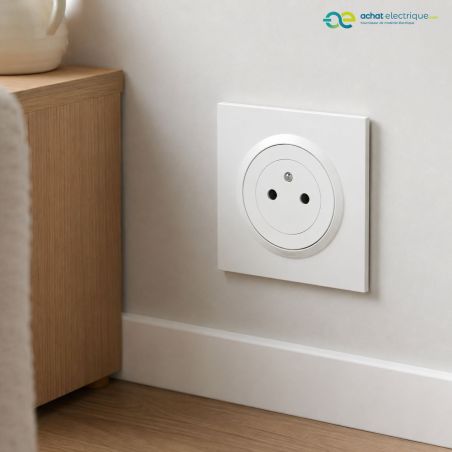 600735 Legrand - Dooxie One Prise de courant 2P+T Surface 16A livrée avec plaque et griffes - Blanc