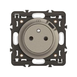 CT0140 Ensemble mécanisme prise de courant 2P+T avec USB TYPE-C intégré monté sur support et enjoliveur, Titanium Legrand Célian