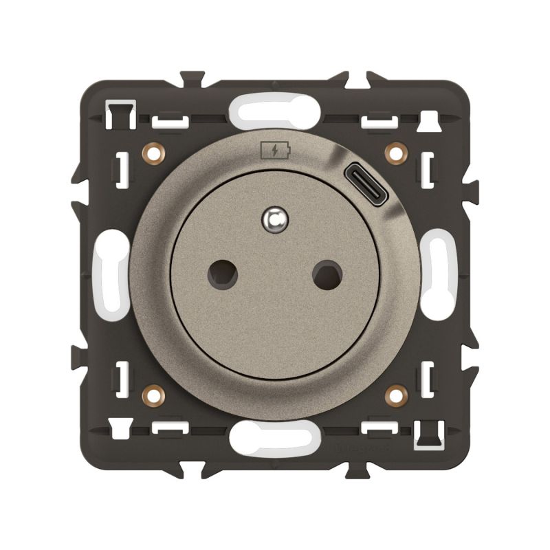 CT0140 Ensemble mécanisme prise de courant 2P+T avec USB TYPE-C intégré monté sur support et enjoliveur, Titanium Legrand Célian